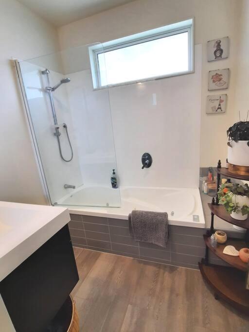 Banbury Deluxe With Spa Bath! Private Courtyard! Queenstown Ngoại thất bức ảnh